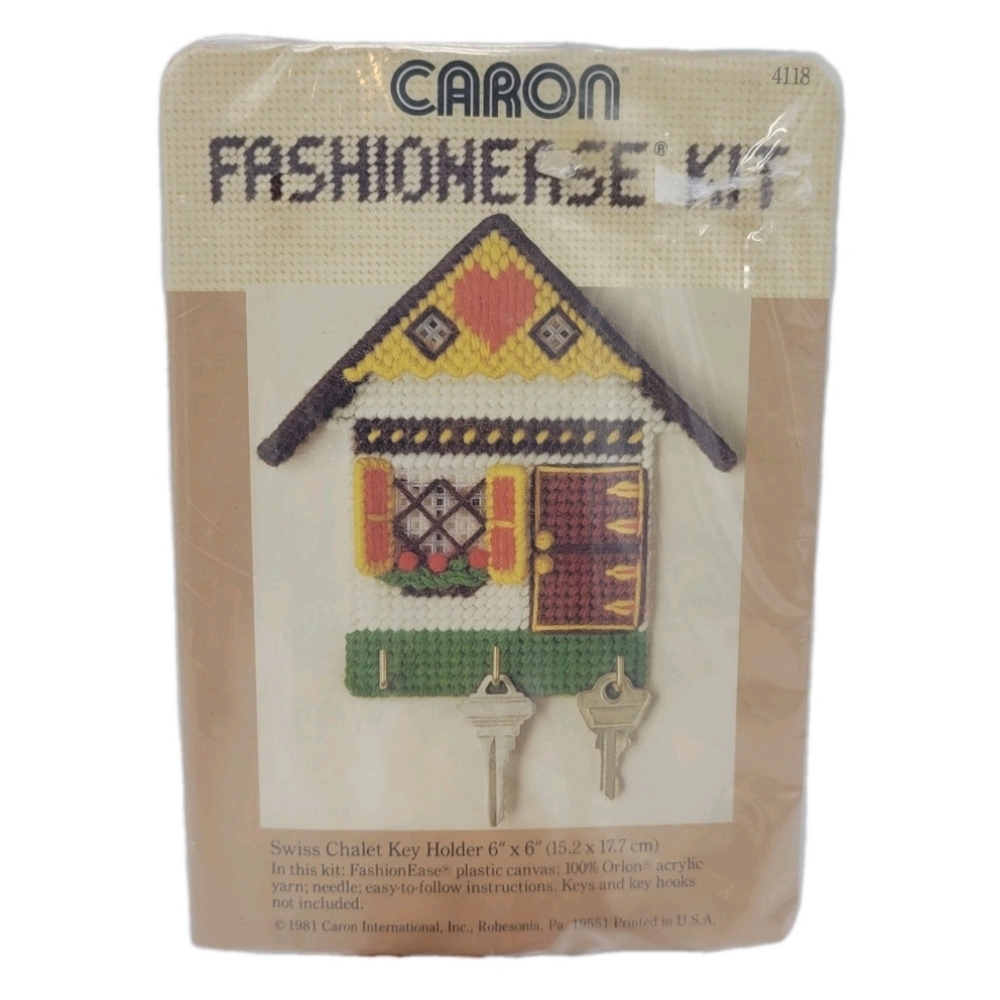 NEW Caron Fashionease Kit Swiss Chalet Key Holder #4118 Craft DIY 80s Kitschy